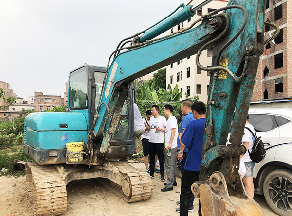 “清冷”送到客户手中，为j9国际集团智能售后服务活动打CAII