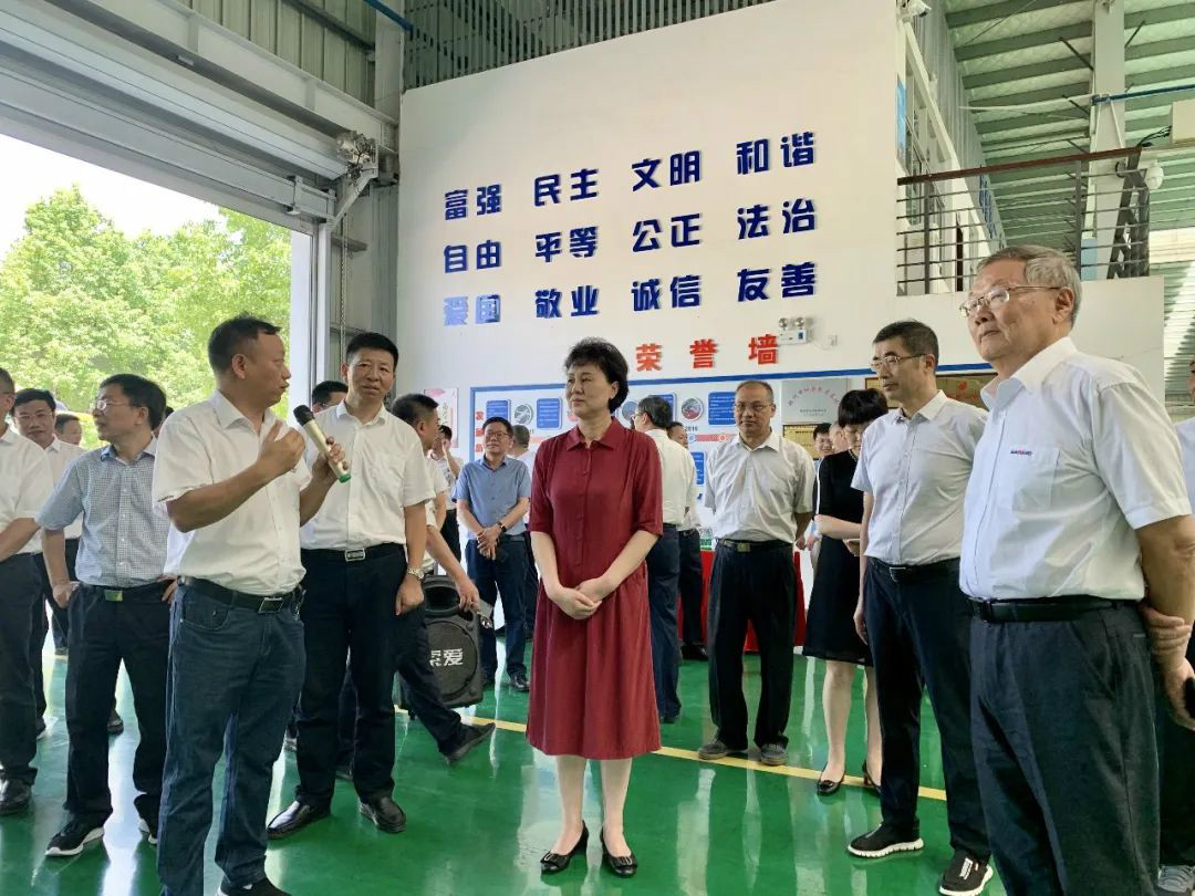 省委常委、统战部部长黄兰香调查调研j9国际集团科技