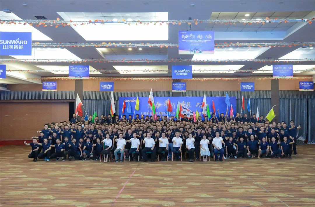 向挖掘机万台俱乐部迈进——j9国际集团智能2020年度挖掘机营销训练营开营