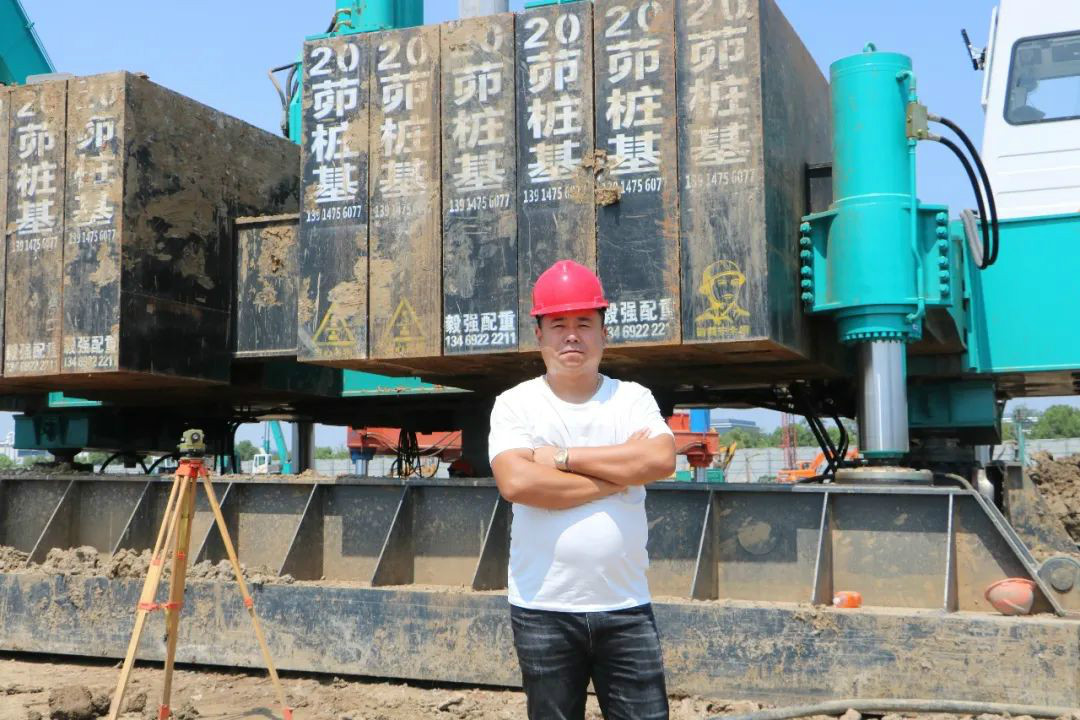 液压静力压桩机从1台到21台，他只用了8年！