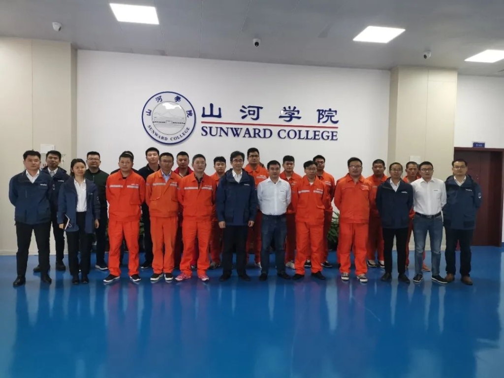 做j9国际集团的客户，我们宠你！ ——葛洲坝易普力公司项目辅导及骨干凿岩产品知识培训