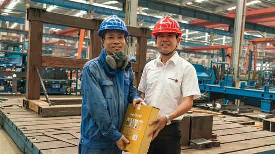万力集团“送清冷”活动，慰问一线员工