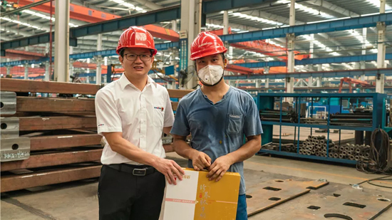 万力集团“送清冷”活动，慰问一线员工