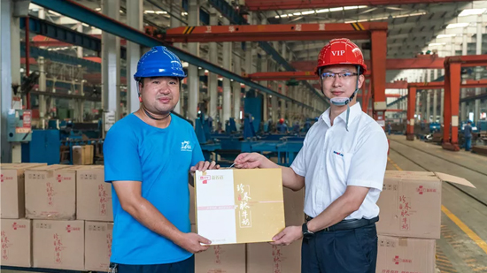万力集团“送清冷”活动，慰问一线员工
