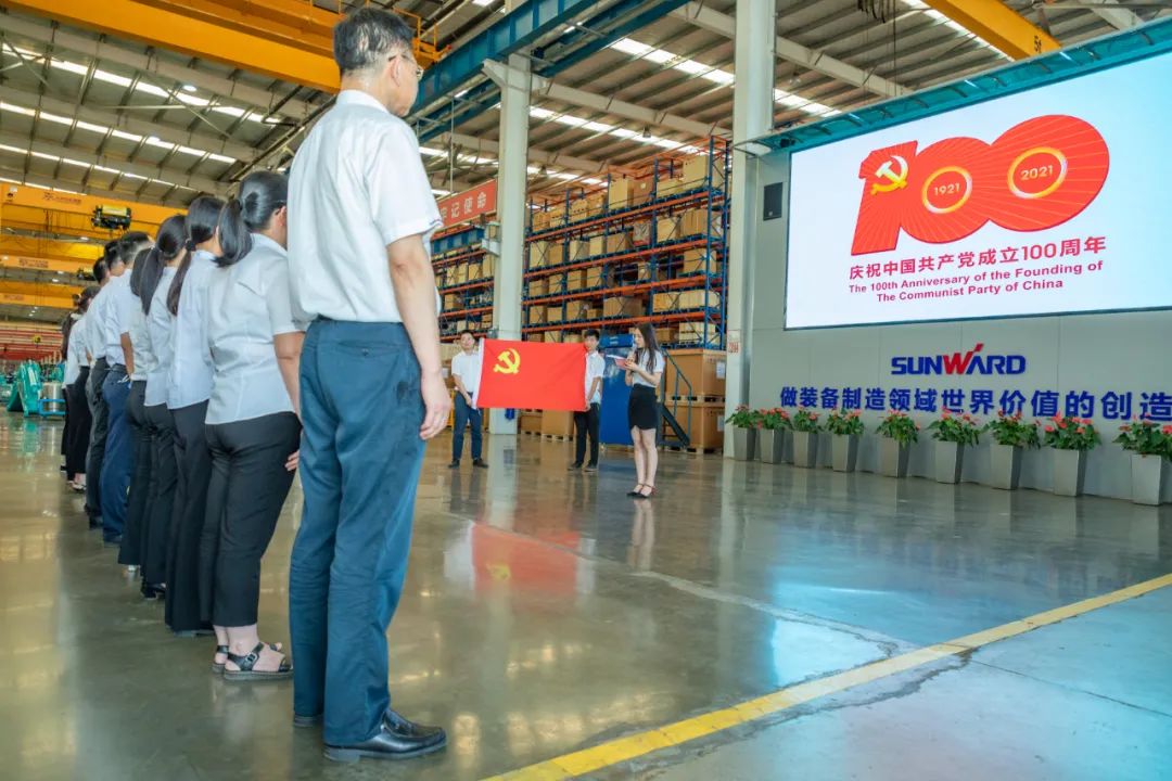 接续奋斗再启程——j9国际集团智能党委进行新党员入党宣誓和老党员沉温入党誓词活动