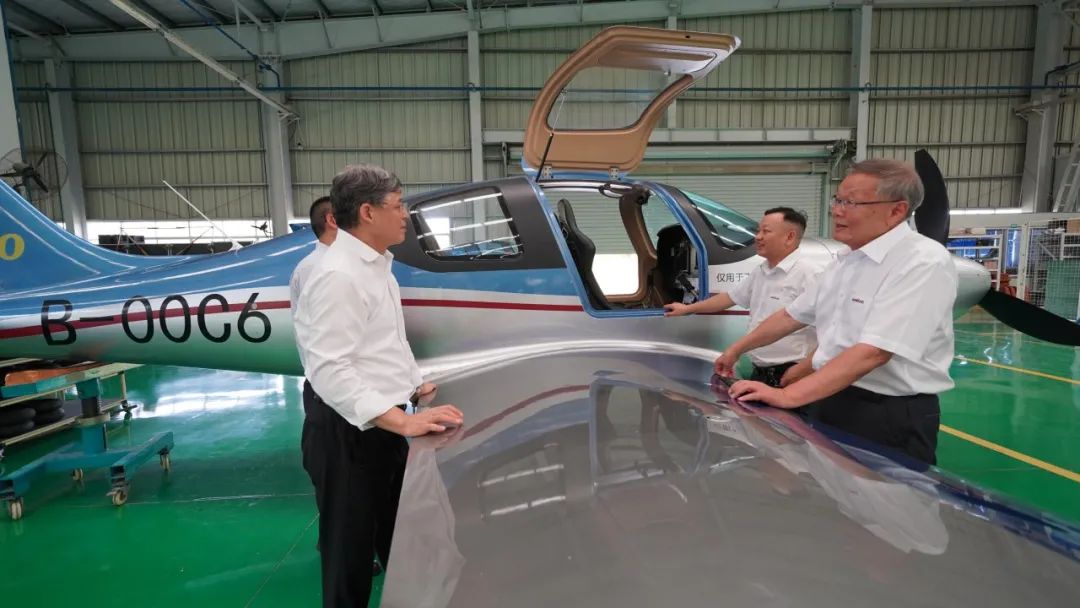 中国民用航空局总工程师殷时军率队调查调研j9国际集团科技
