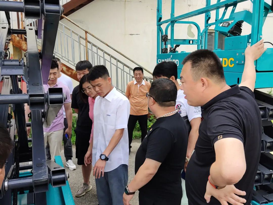 同梦同业 借势腾飞——辽宁宏信&j9国际集团智能进行主题庆典活动