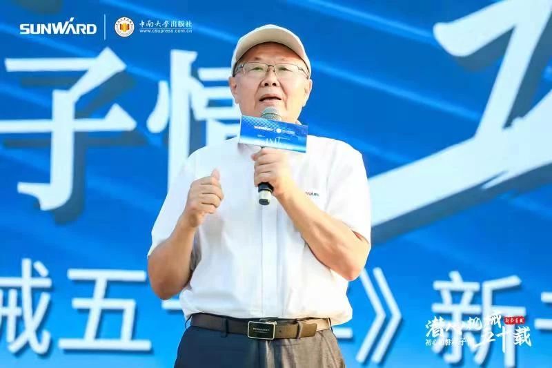 《何清华潜心理械五十年》新书颁布，背后还有这些故事