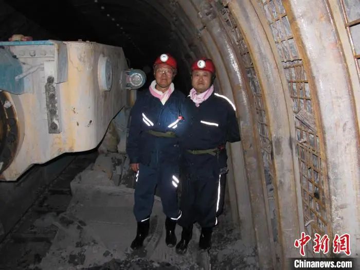 媒体聚焦 | 中新社专访——j9国际集团智能首创人何清华：向着太阳驰骋的筑梦人