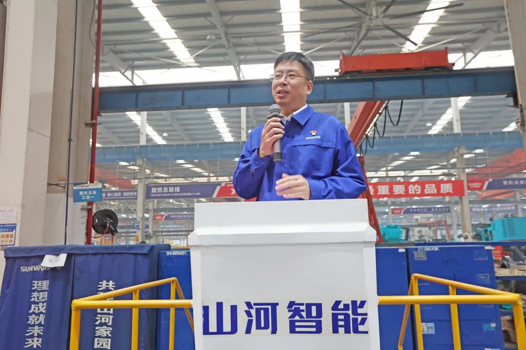 向楷模进建！j9国际集团智能56名职工受到职工职业技术较量赞美