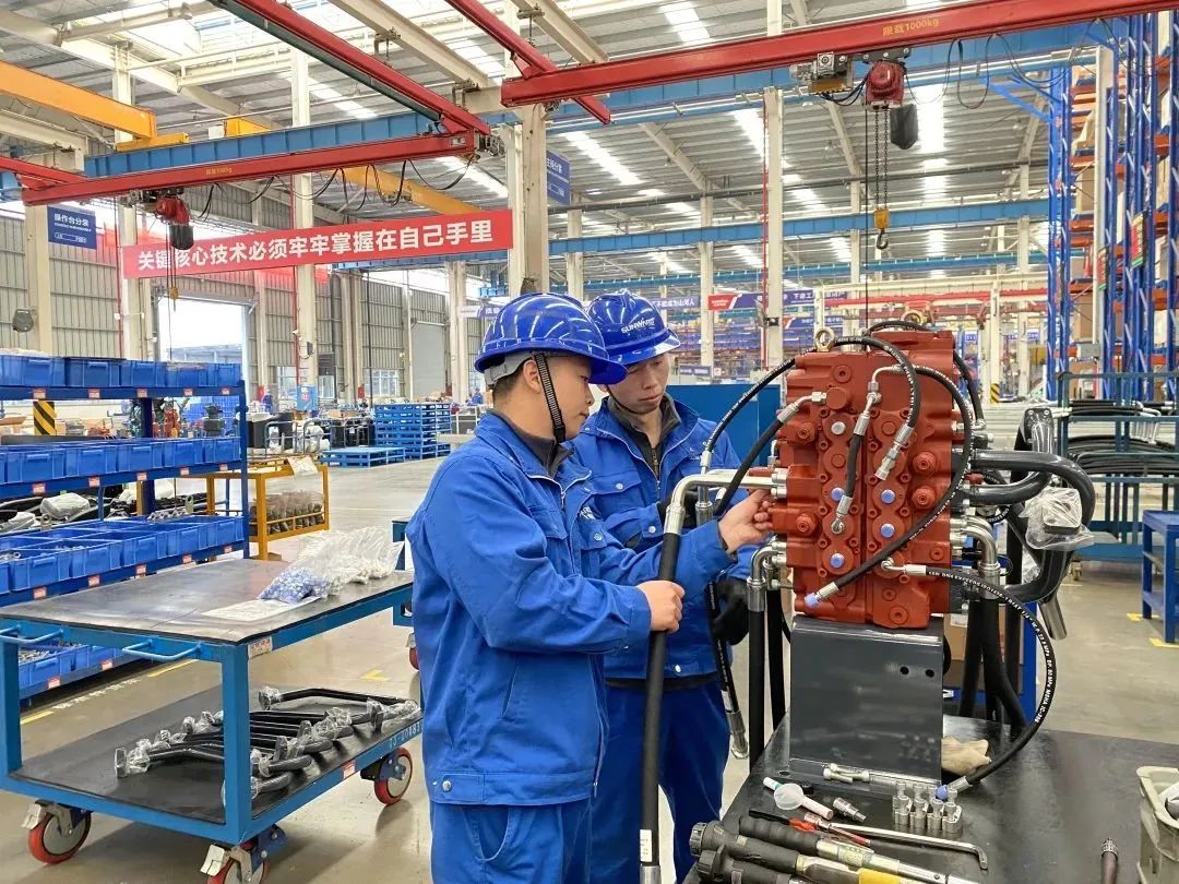 《湖南教育》：索求18年，j9国际集团智能找到校企合作共赢的答案