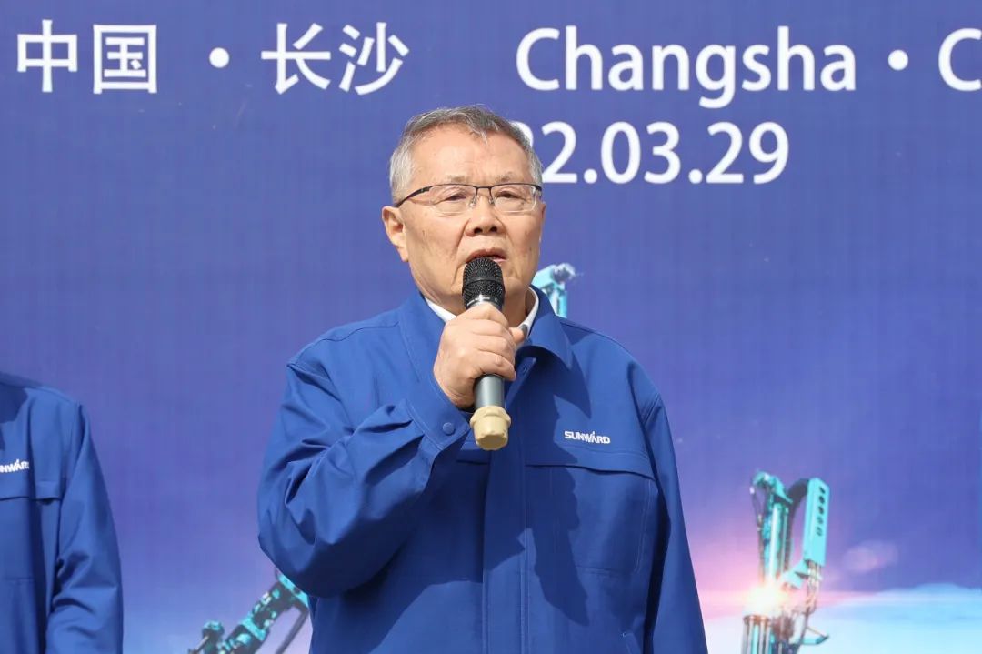 征战全球市。9国际集团智能凿岩设备批量发货