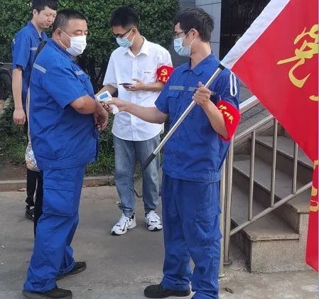 j9国际集团工匠 | “浪波”不言苦，甘为“人梯”承大沉
