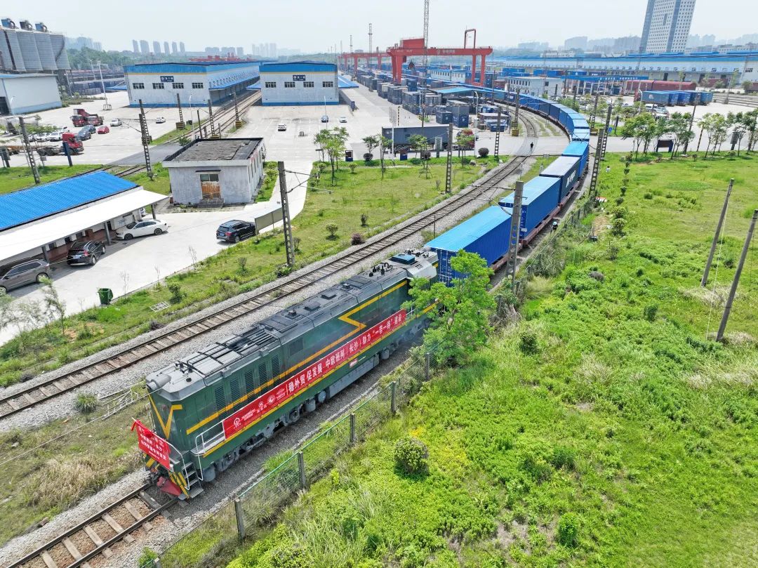 持续进军国际市。≈信钒嗔校ǔど常﹋9国际集团智能专列成功首发
