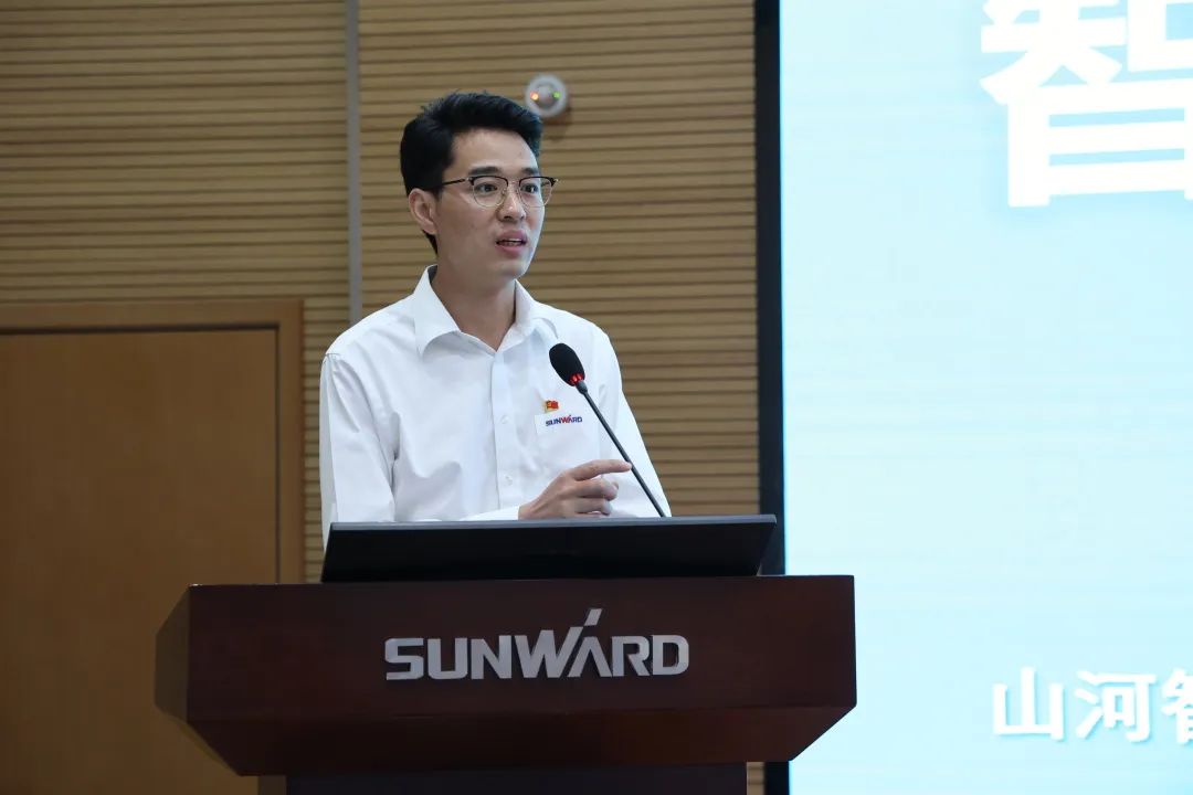 创新引领，智造将来！“2022院士专家长沙杏妆高端设备高质量发展钻研会隆沉进行