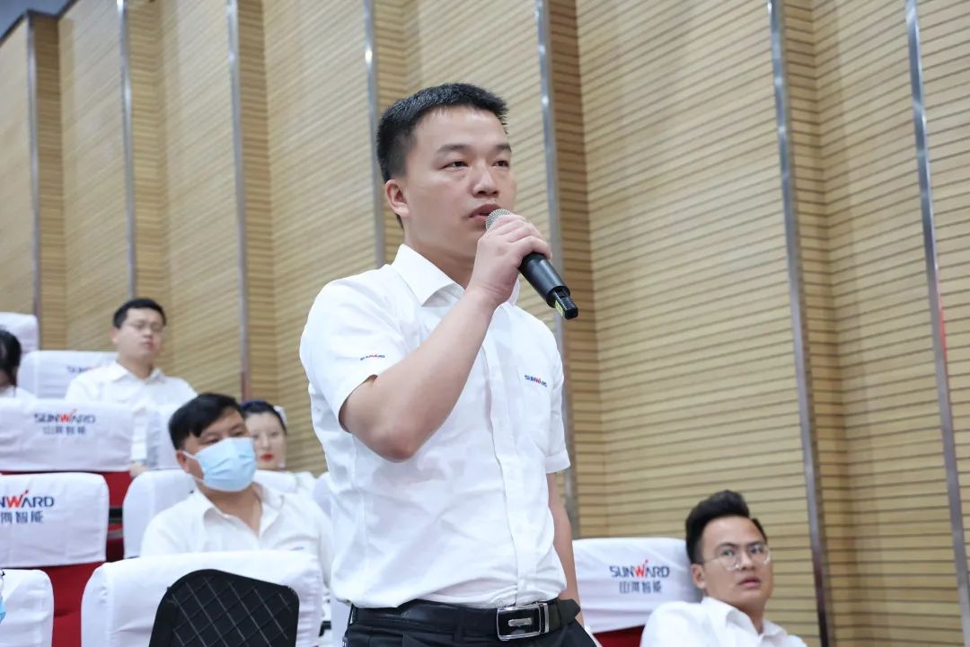 创新引领，智造将来！“2022院士专家长沙杏妆高端设备高质量发展钻研会隆沉进行