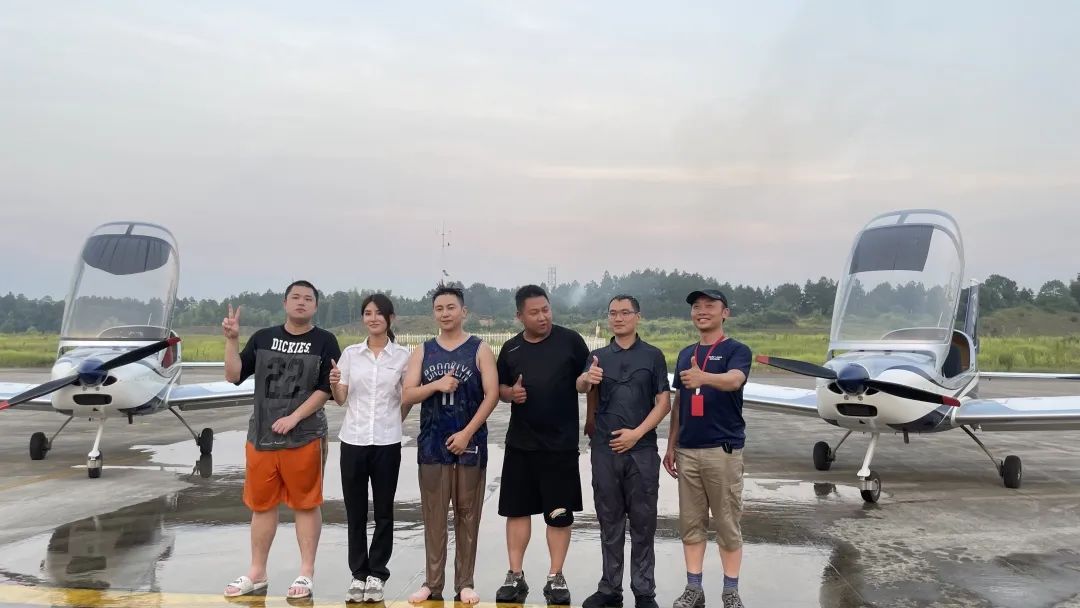 冲上云霄！湖南j9国际集团通航学员成功单飞