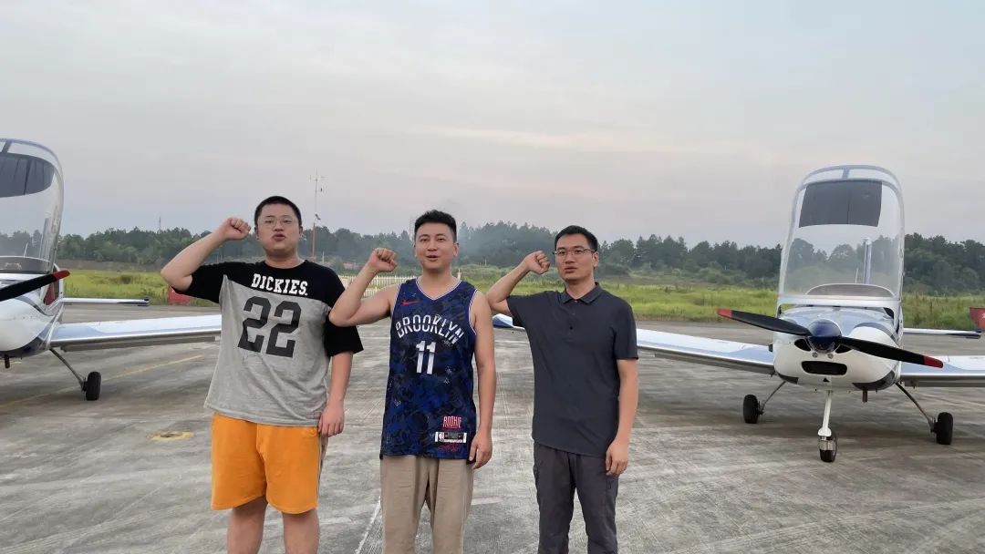 冲上云霄！湖南j9国际集团通航学员成功单飞