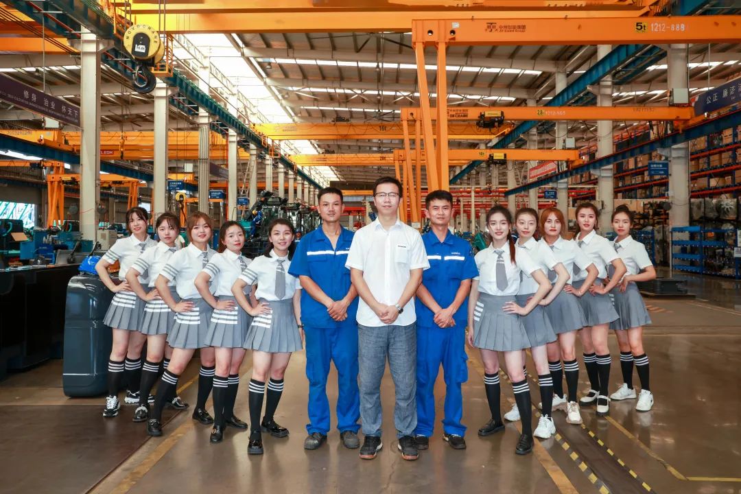 又酷又辣又炫！j9国际集团智能第二届挖机宝贝来了