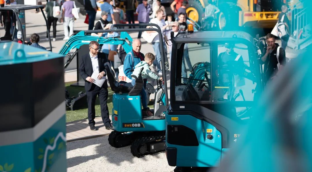 Bauma 2022 | 一组火热现场图带您沉温j9国际集团智能德国宝马展之旅