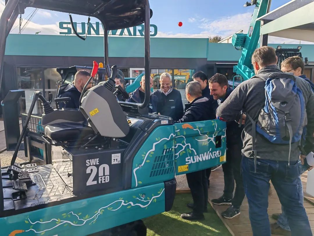Bauma 2022 | 一组火热现场图带您沉温j9国际集团智能德国宝马展之旅