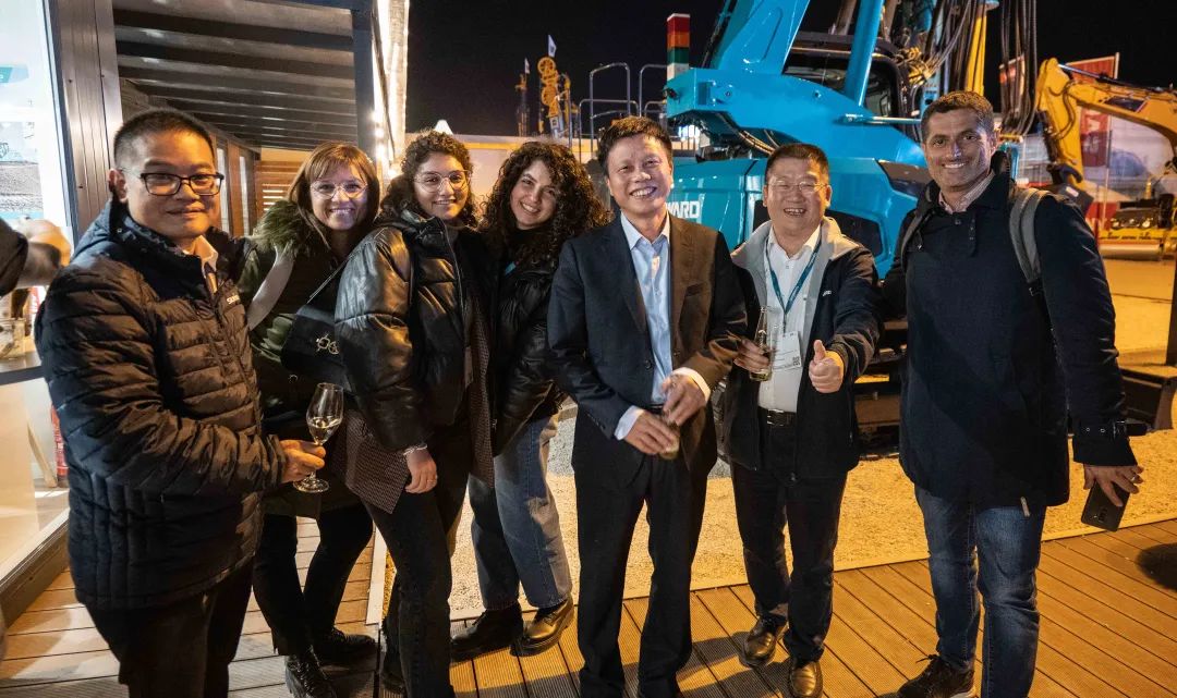 Bauma 2022 | 一组火热现场图带您沉温j9国际集团智能德国宝马展之旅
