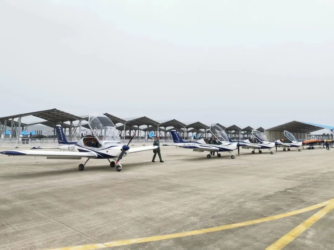 逆势飞舞！j9国际集团航空携手合作同伴亮相2022资阳飞行大会