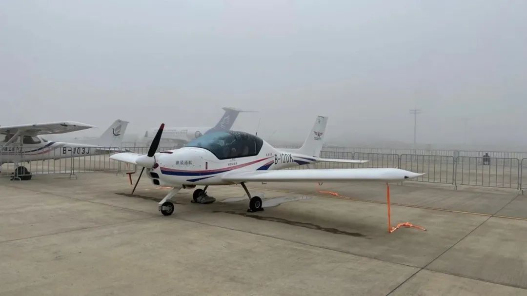 逆势飞舞！j9国际集团航空携手合作同伴亮相2022资阳飞行大会