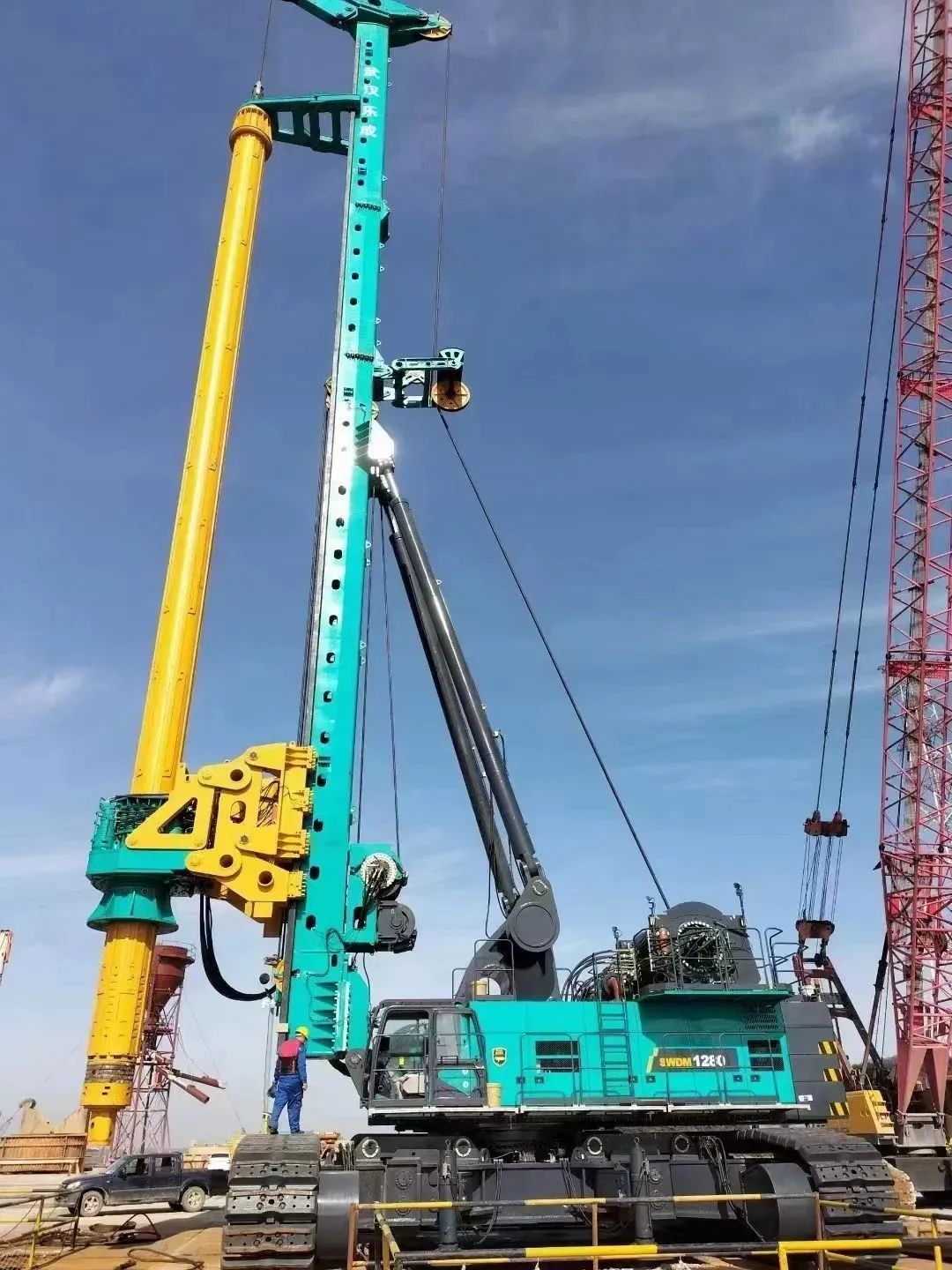 首桩开钻！j9国际集团智能超等旋挖实力助建世界最大跨度公铁两用大桥