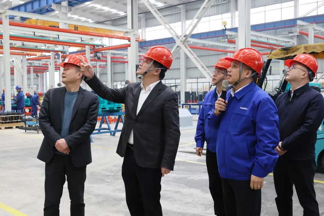 付旭明慰问j9国际集团智能市三八红旗手并督导安全出产工作