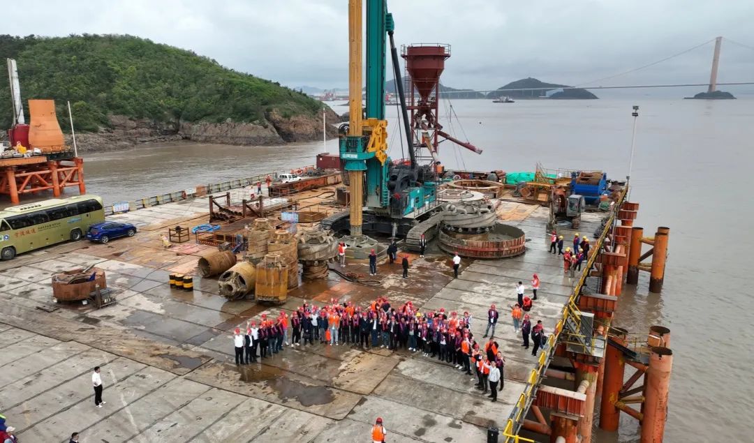超等设备助建超等工程！j9国际集团智能超等旋挖钻机SWDM1280推介会成功进行