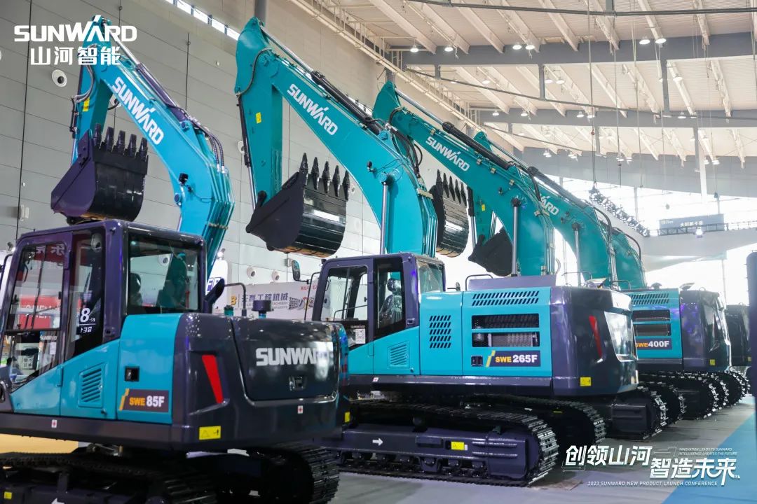 精品出击、互动不休！j9国际集团智能F系列挖掘机闪灼长沙展