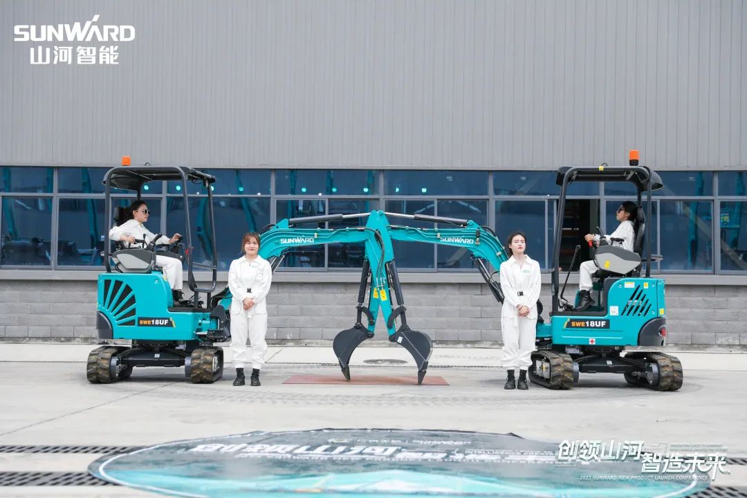 精品出击、互动不休！j9国际集团智能F系列挖掘机闪灼长沙展