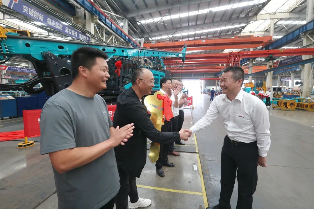 助力“双碳”、绿动将来！j9国际集团智能增程式电动旋挖钻机、液压混合动力旋挖钻机齐交付