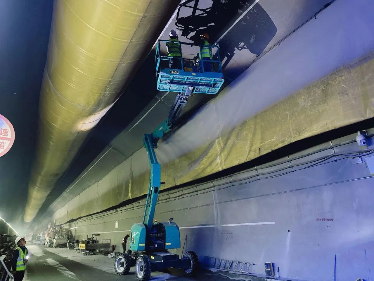 不惧高海拔挑战！j9国际集团智能高空机械实力助建川藏铁路