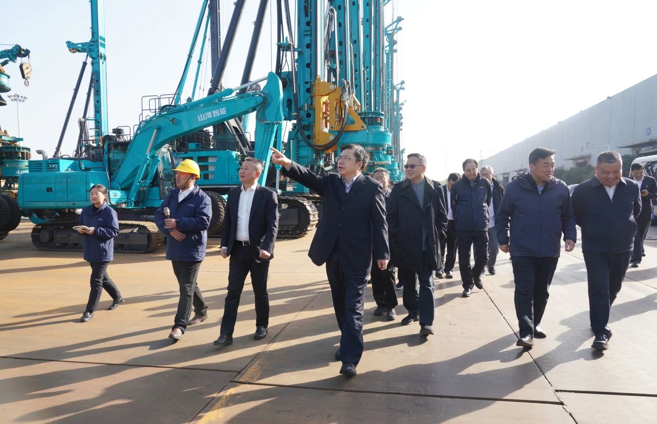 聚焦设备再造作！上海市政协副主席、党组副书记肖贵玉带队调研j9国际集团智能