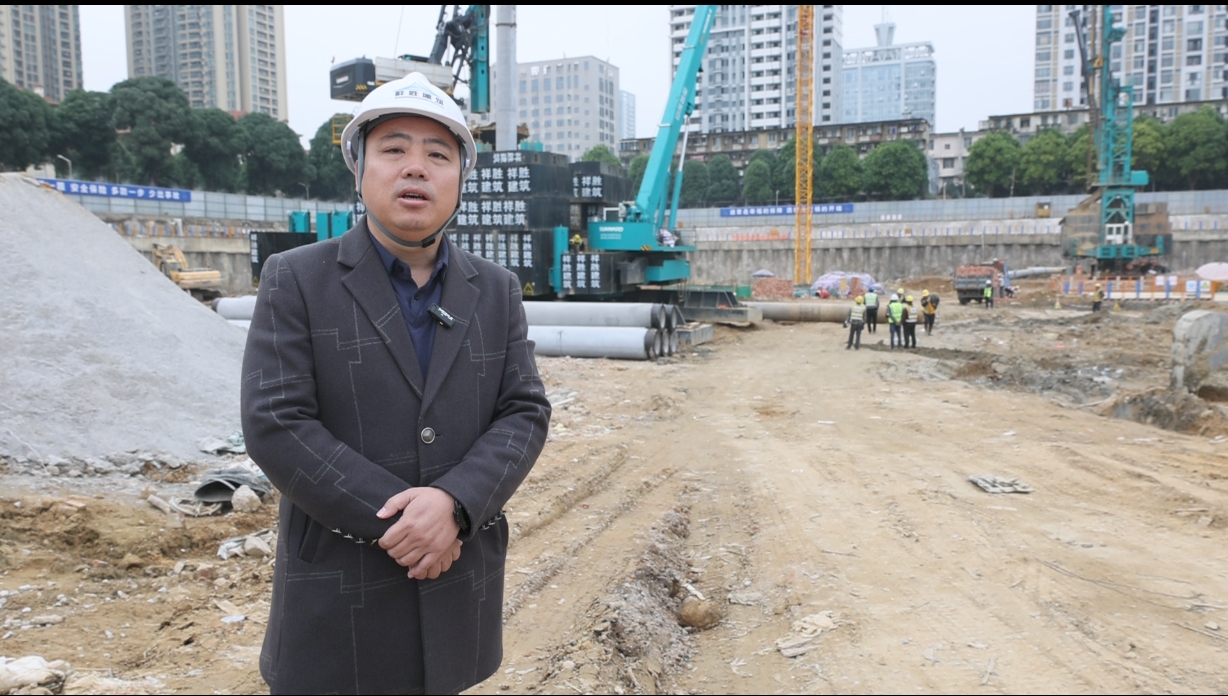 “绿巨人”显神威！j9国际集团智能引孔式静力压桩机助建“绿城”嘉峪关民生项目