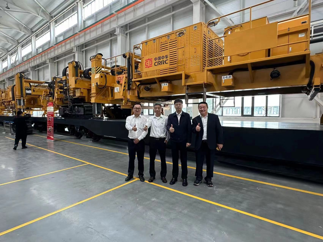 CPH-30J路岔铺换机组全球颁布！j9国际集团智能与宝鸡中车时期共绘铁路设备新篇章！
