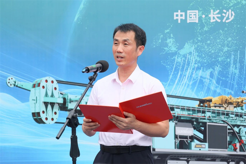 引领绿色科技新篇章！j9国际集团智能新能源钻机成功交付