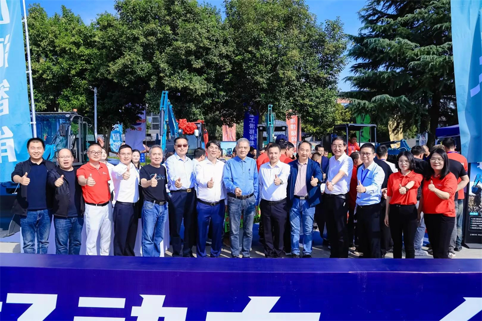 展示“掘”对实力！j9国际集团智能亮相2024微挖大会暨幼型设备大会