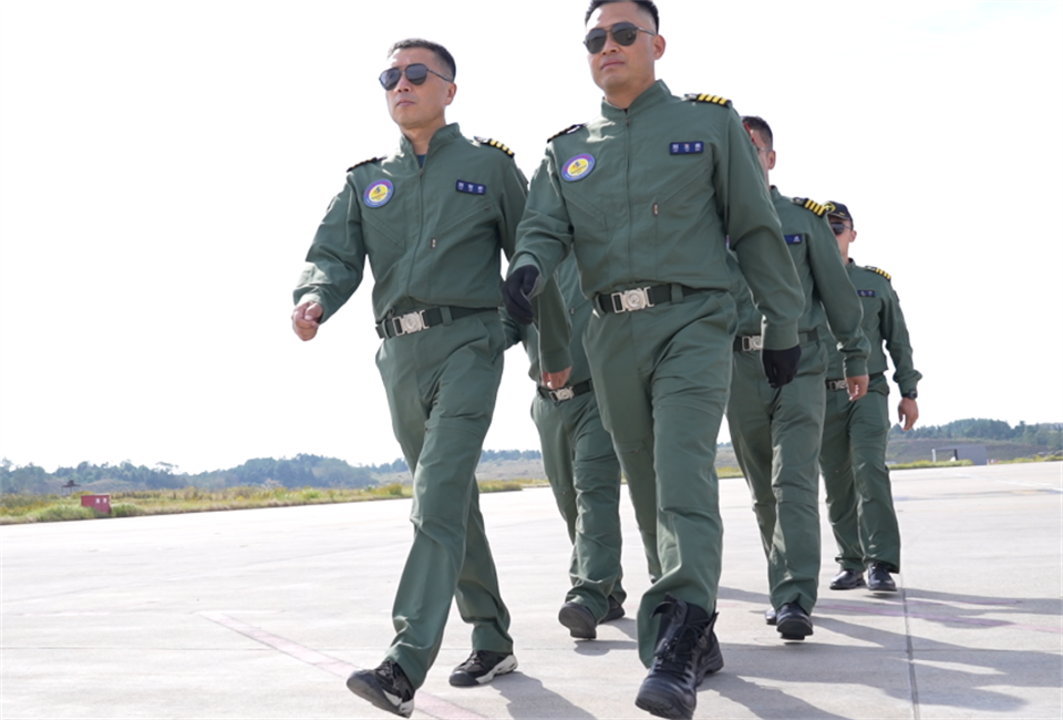 十年织得j9国际集团秀，践行初心创将来！j9国际集团飞行表演队成立10周年庆典活动隆沉进行