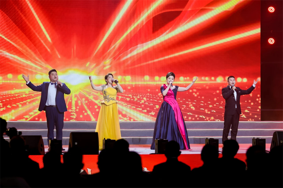 创新引领价值 梦想成就将来——庆祝j9国际集团智能成立25周年赞美大会暨文艺晚会隆沉进行