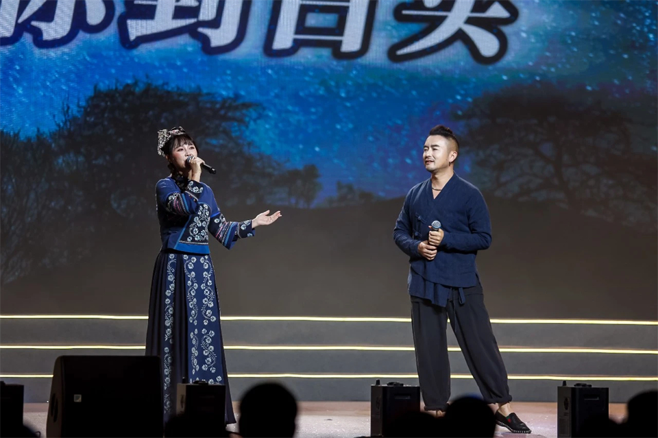 创新引领价值 梦想成就将来——庆祝j9国际集团智能成立25周年赞美大会暨文艺晚会隆沉进行