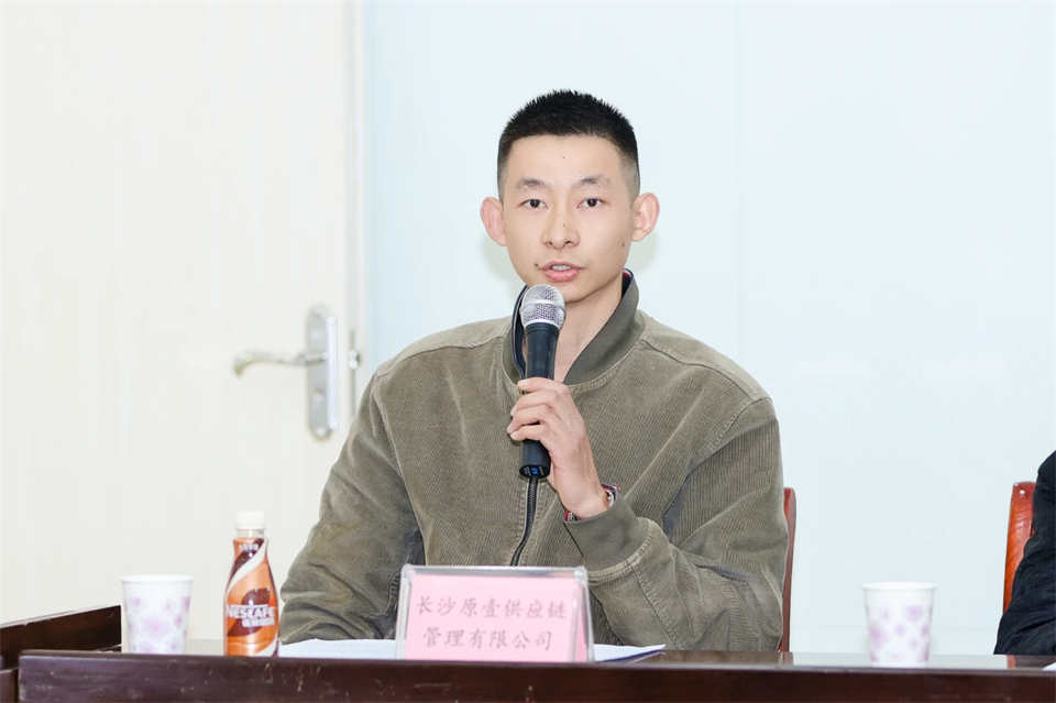 长龙街路、j9国际集团智能召开首届年货盛惠暨送春联文化惠民活动工作会议