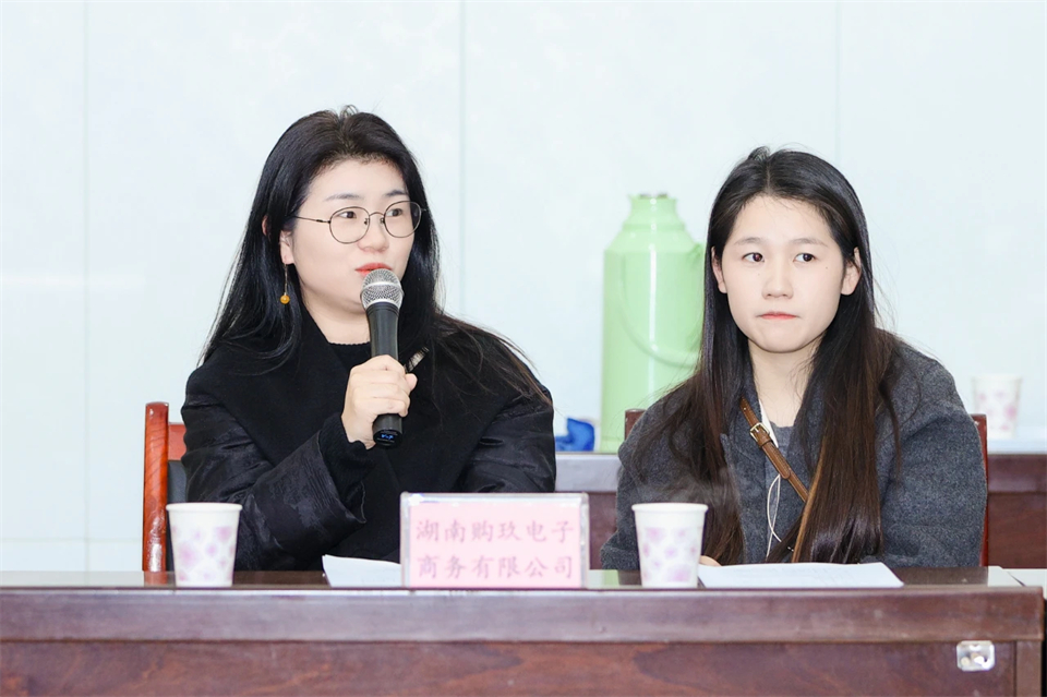 长龙街路、j9国际集团智能召开首届年货盛惠暨送春联文化惠民活动工作会议