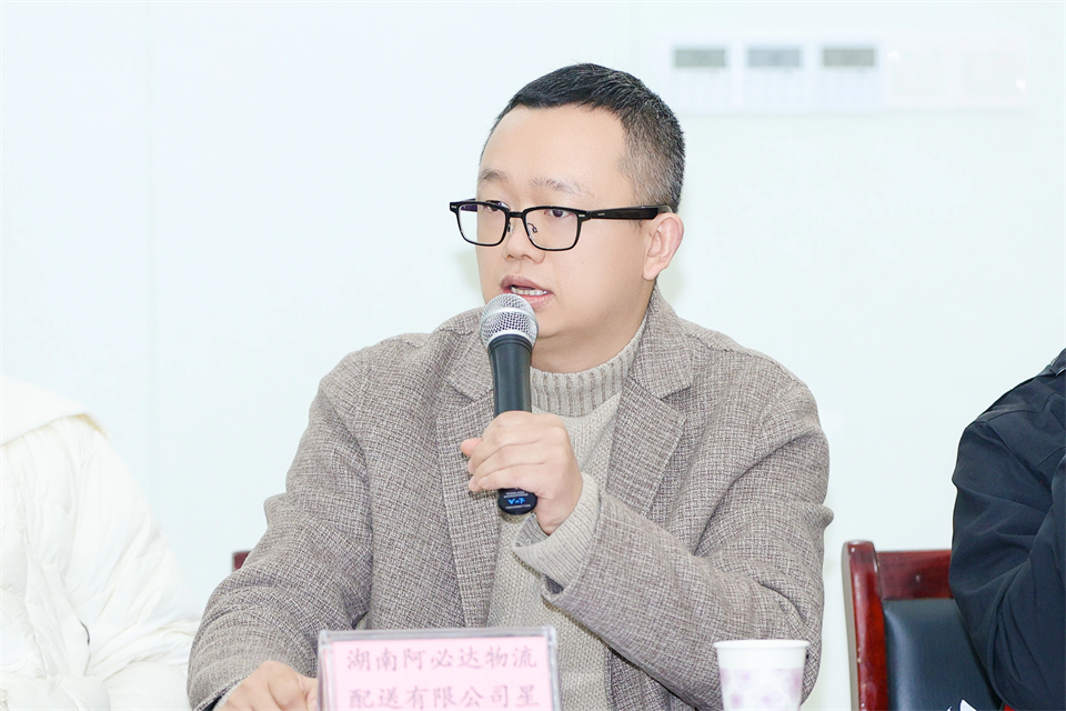长龙街路、j9国际集团智能召开首届年货盛惠暨送春联文化惠民活动工作会议