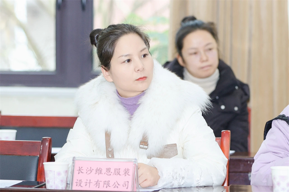 长龙街路、j9国际集团智能召开首届年货盛惠暨送春联文化惠民活动工作会议