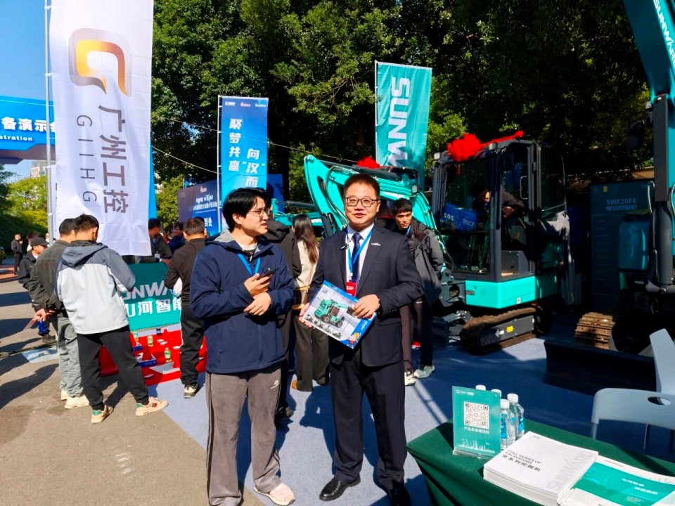 j9国际集团智能微挖“天团”闪灼武汉，引领绿色施工潮水
