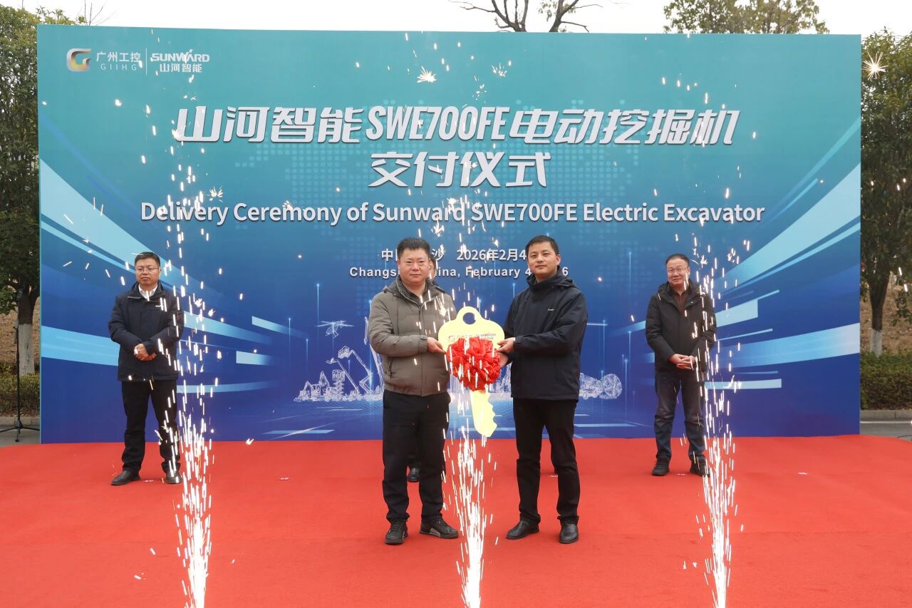 j9国际集团智能SWE700FE电动挖掘机成功交付，助力打造绿色智慧矿山