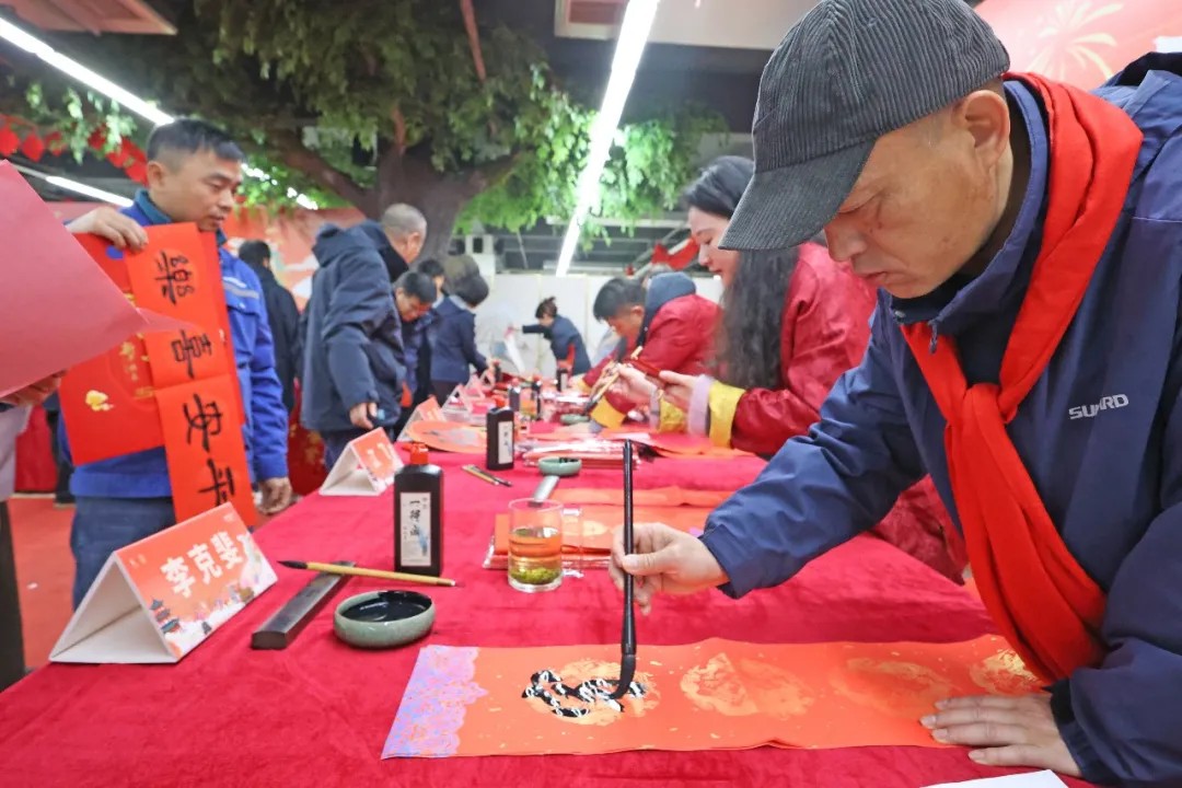 笔墨迎春，祝福暖心！在j9国际集团智能“囤”年味、送温暖、迎新春
